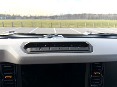 Used 2022 Ford Bronco Badlands image 16