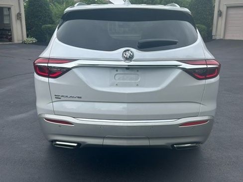 Used 2020 Buick Enclave Premium w/ Sun and Sites Package image 8