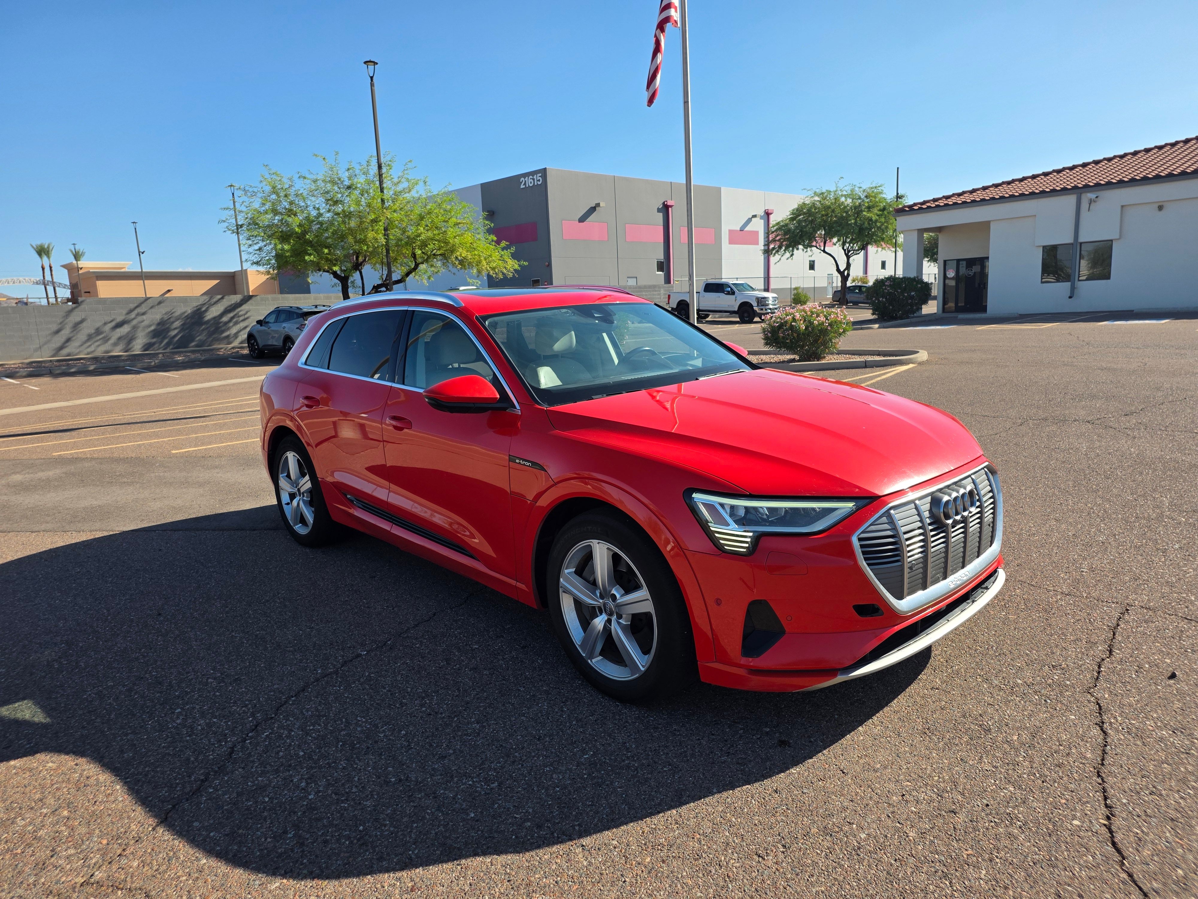 Used 2019 Audi e-tron Prestige w/ Prestige Package AWD/4WD image 4