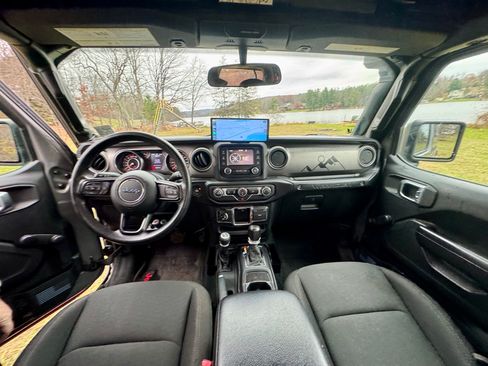Used 2020 Jeep Wrangler Sport AWD/4WD image 9