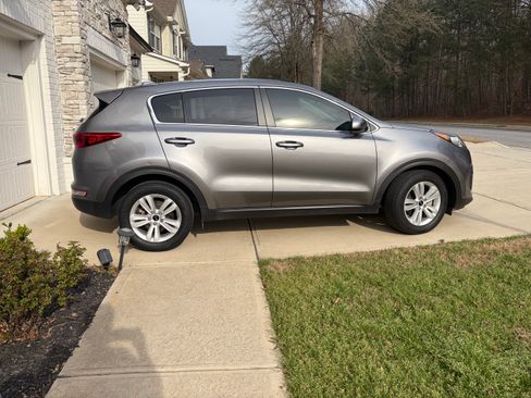 Used 2019 Kia Sportage LX FWD image 9