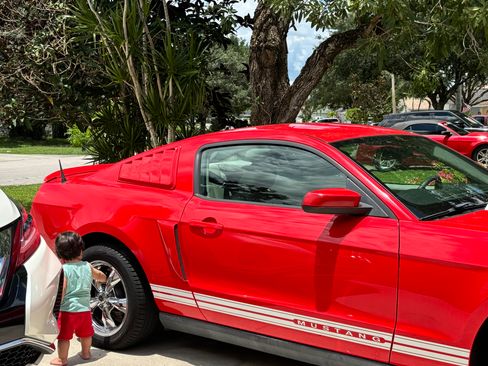Used 2011 Ford Mustang Coupe w/ 101A Rapid Spec Order Code RWD image 1