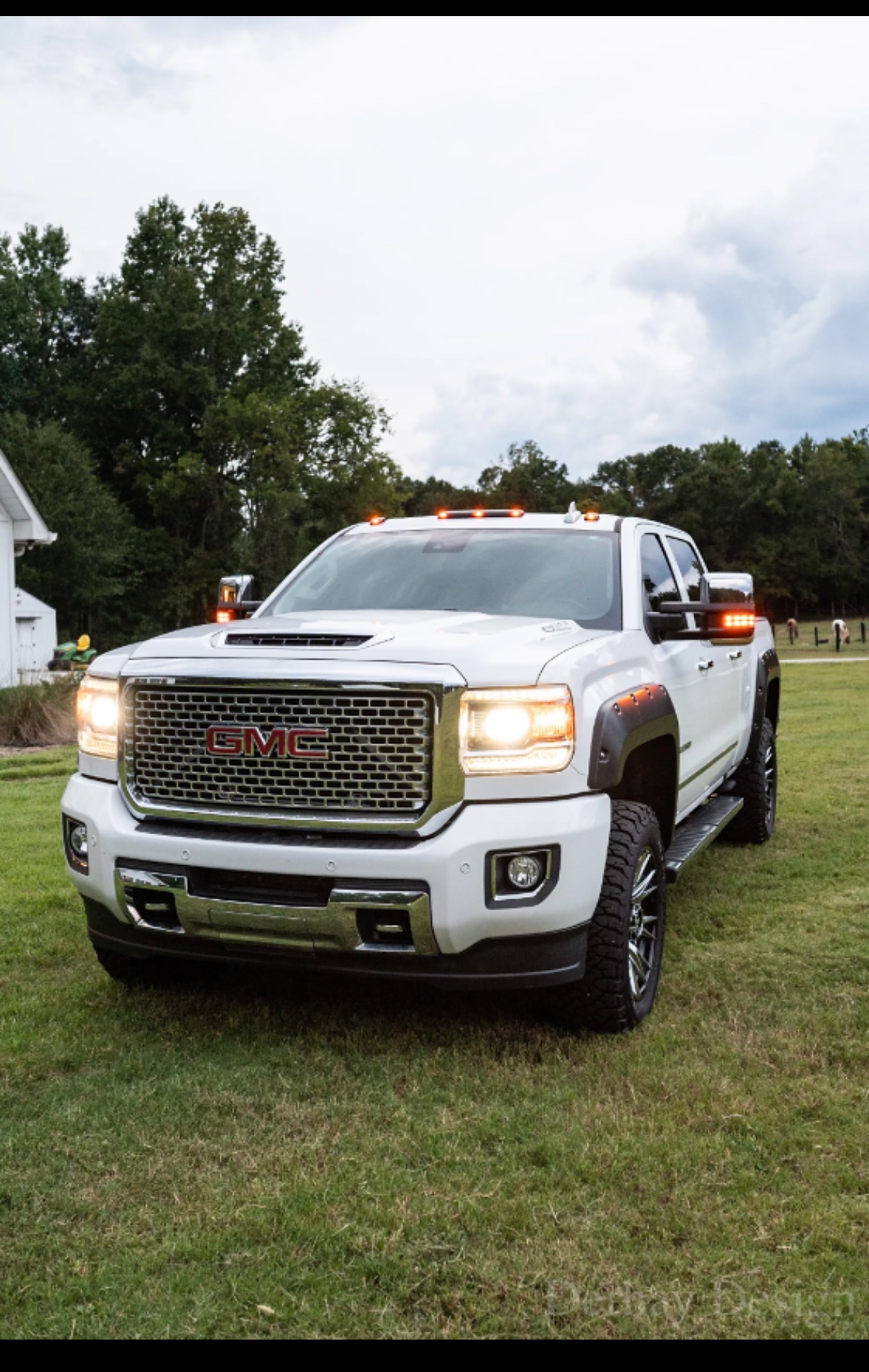 Used 2017 GMC Sierra 3500 Denali w/ Duramax Plus Package AWD/4WD image 13