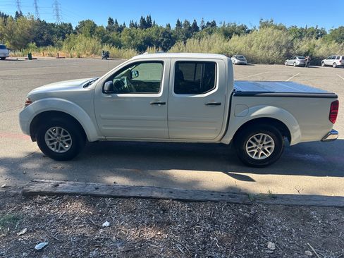Used 2017 Nissan Frontier SV RWD image 8