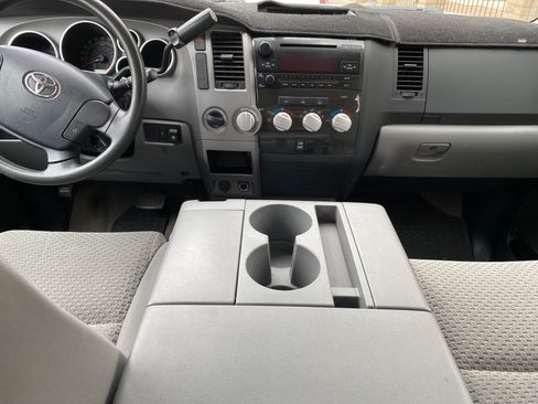 Used 2011 Toyota Tundra 4x4 CrewMax w/ Tow Pkg image 8