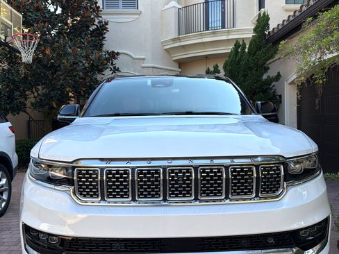 Used 2024 Jeep Grand Wagoneer L Series III w/ Rear Seat Video Group 1 image 4