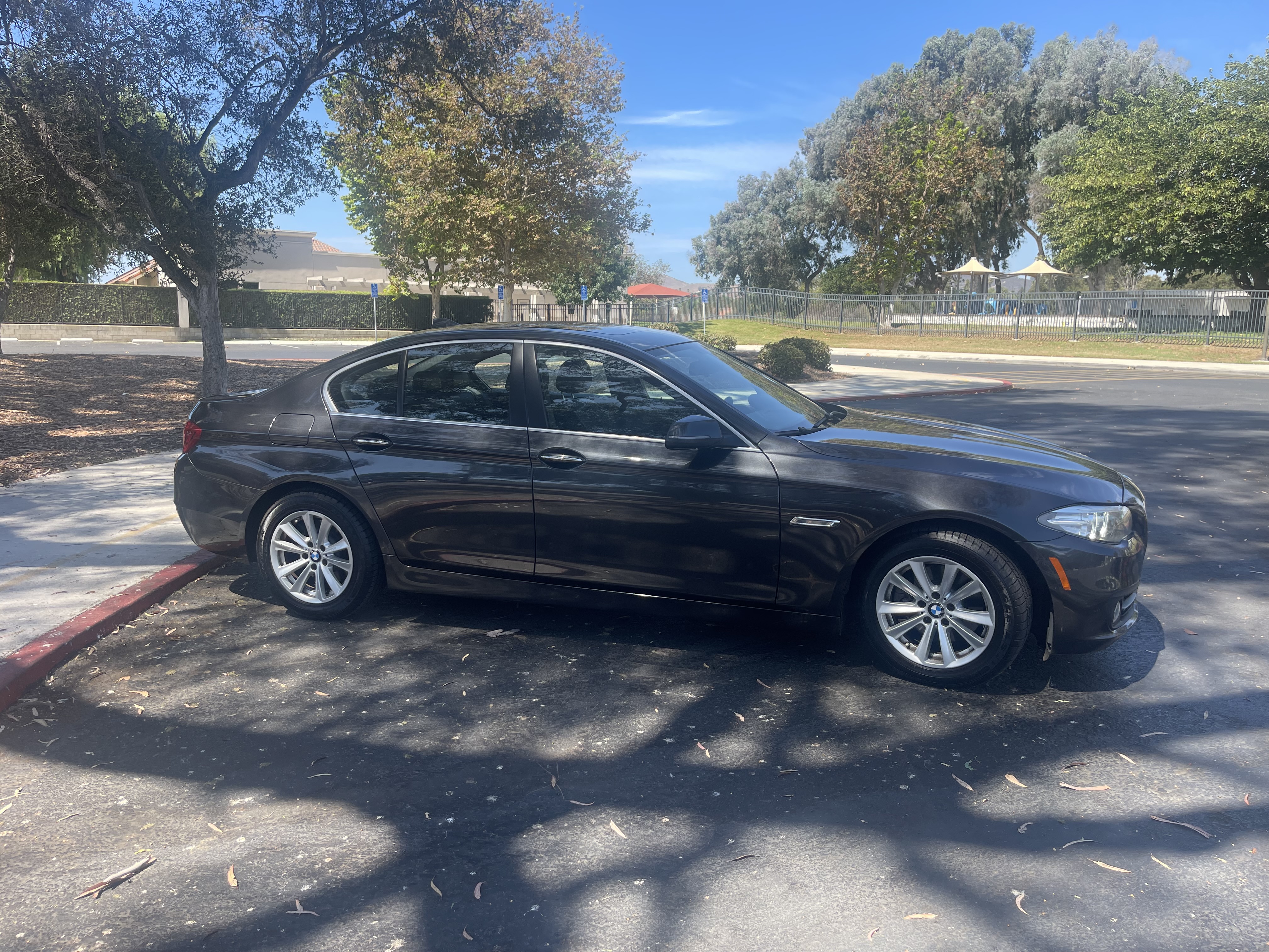 Used 2015 BMW 528i xDrive Sedan AWD/4WD image 4