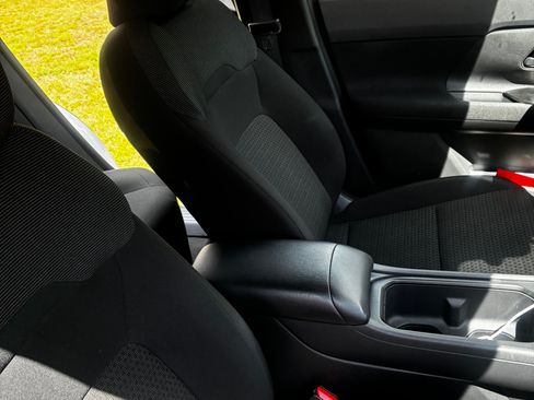 Used 2025 Nissan Kicks S image 11