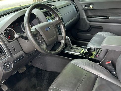 Used 2010 Ford Escape Limited image 6