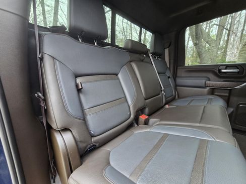 Used 2023 GMC Sierra 2500 Denali w/ Denali Ultimate Package image 11