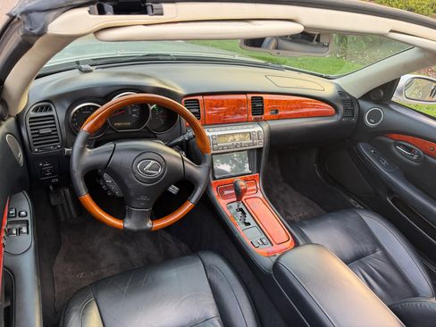 Used 2004 Lexus SC 430 Convertible image 17