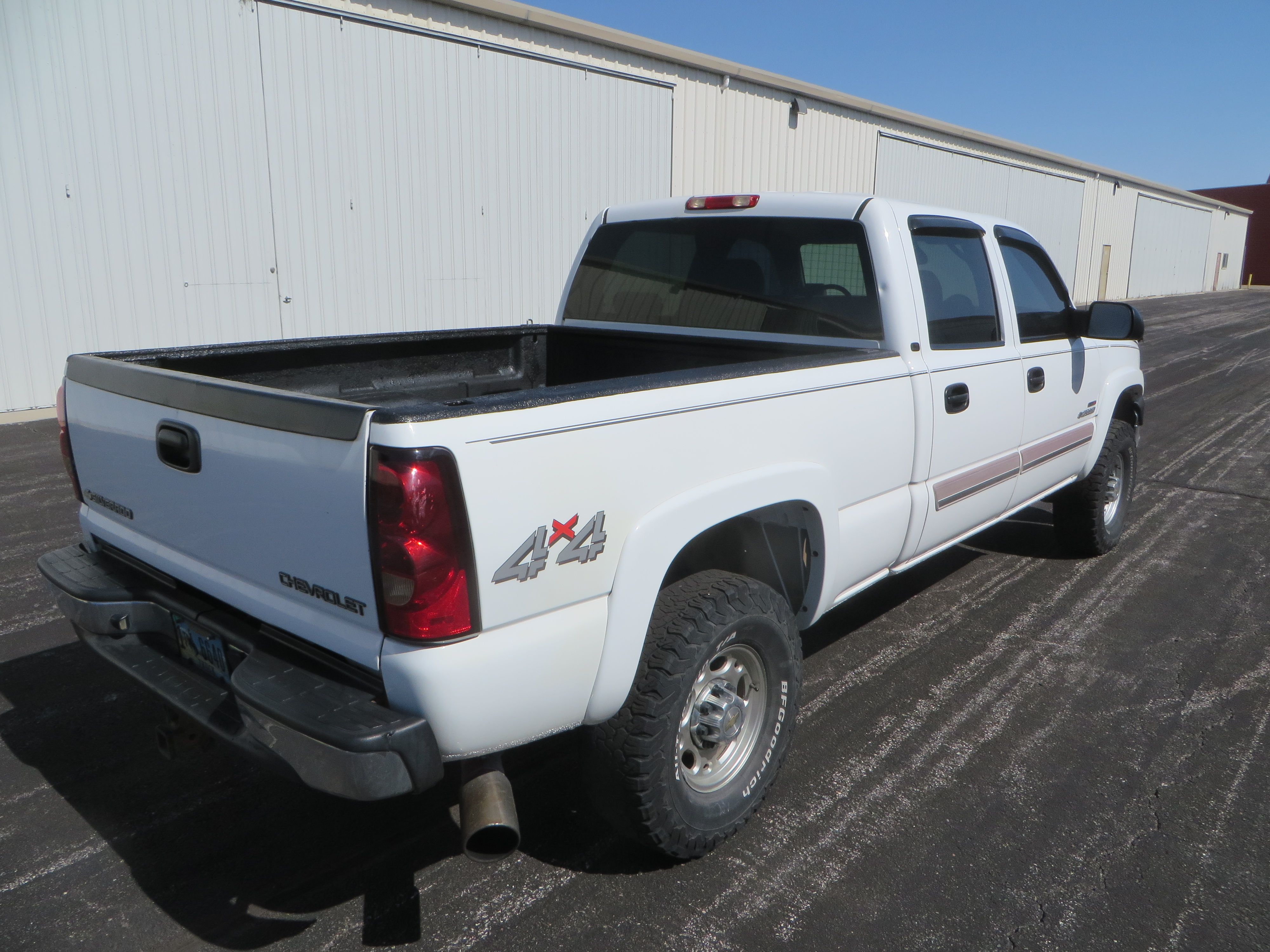 Used 2005 Chevrolet Silverado 2500 LT w/ Heavy-Duty Power Package AWD/4WD image 13