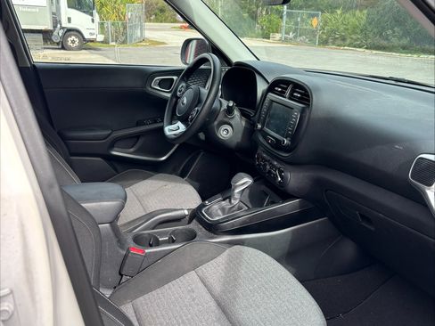Used 2020 Kia Soul S image 8