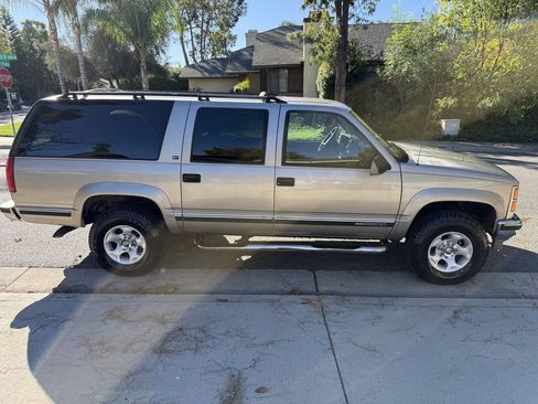 Used 1999 GMC Suburban 2500 w/ Marketing Opt Pkg 3 image 8