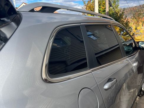 Used 2017 Jeep Cherokee Latitude w/ True North Edition image 4