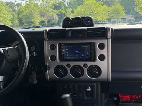 Used 2007 Toyota FJ Cruiser 2WD image 10