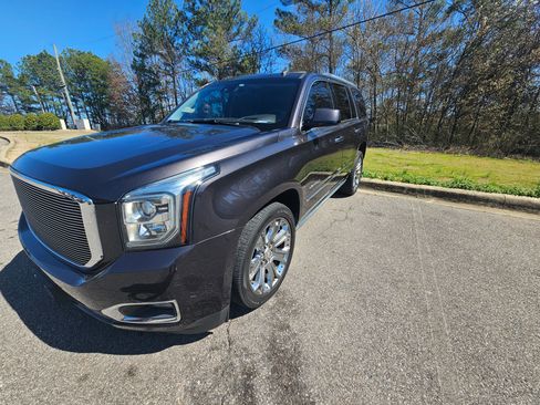 Used 2015 GMC Yukon Denali w/ Touring Package image 2