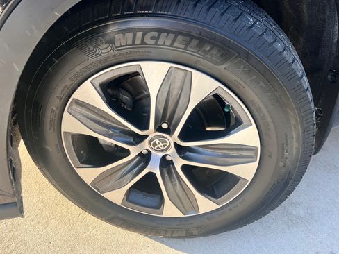 Used 2022 Toyota Highlander XLE image 15