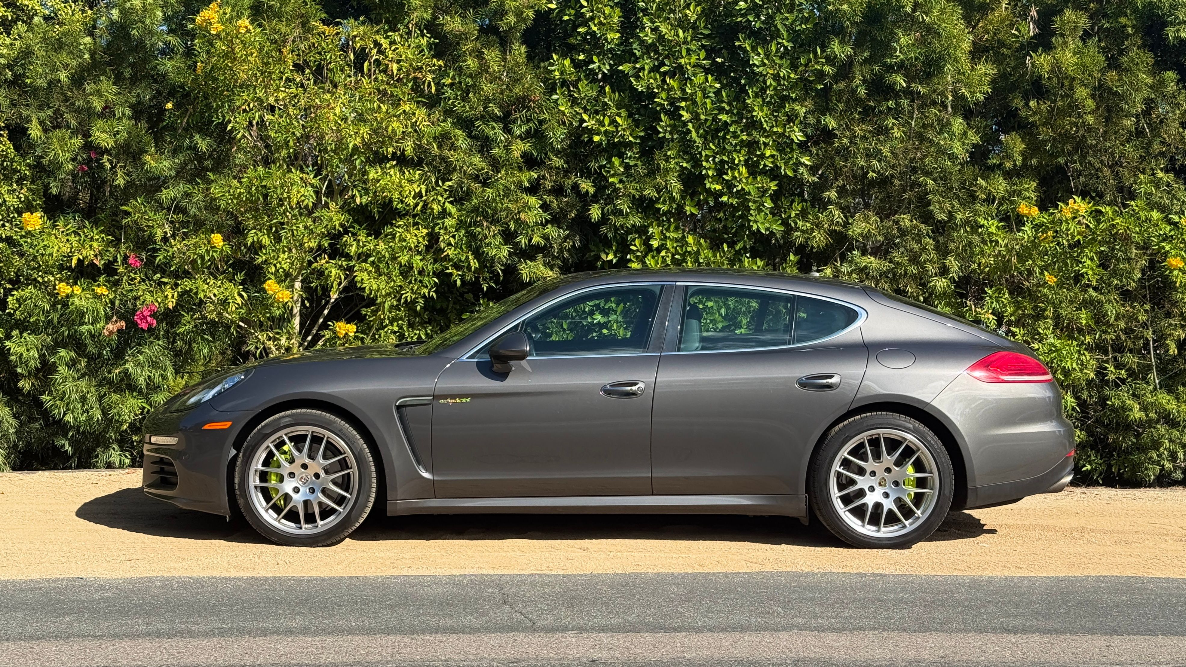 Used 2016 Porsche Panamera S RWD image 2