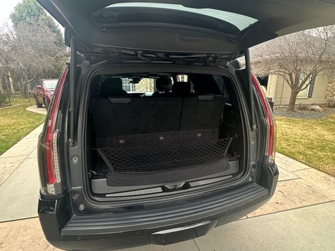 Used 2017 Cadillac Escalade Platinum image 9