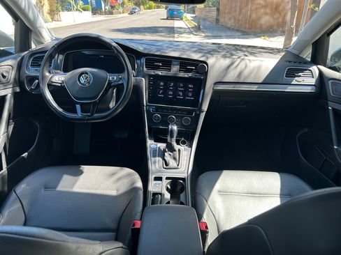 Used 2019 Volkswagen e-Golf SEL Premium image 10