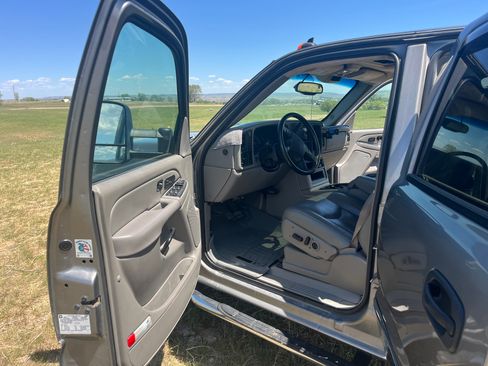 Used 2006 GMC Sierra 3500 SLT w/ Heavy-Duty Power Package AWD/4WD image 10