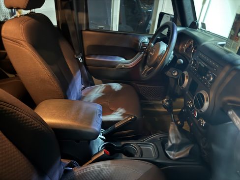 Used 2014 Jeep Wrangler Unlimited Sport image 5