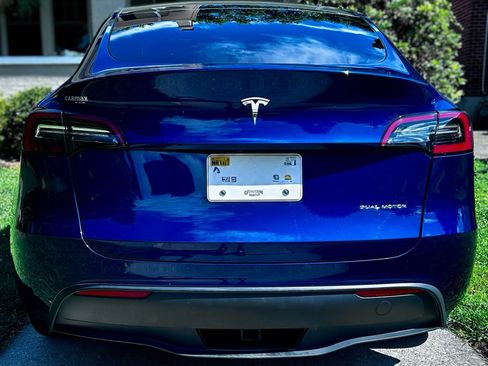 Used 2023 Tesla Model Y Long Range AWD/4WD image 2