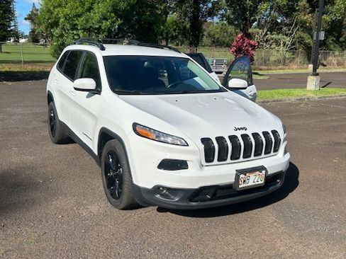 Used 2016 Jeep Cherokee Latitude image 2
