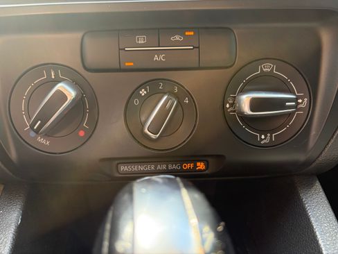 Used 2011 Volkswagen Jetta SE FWD image 16