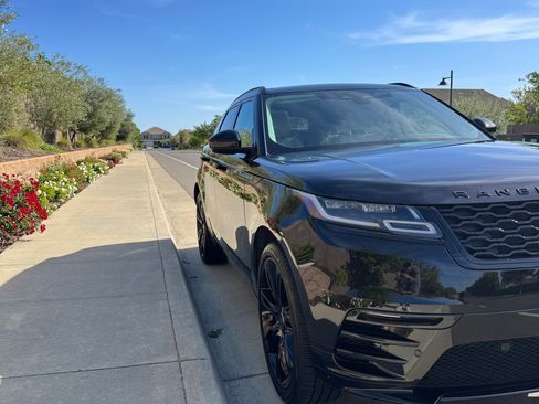 Used 2022 Land Rover Range Rover Velar R-Dynamic S image 2