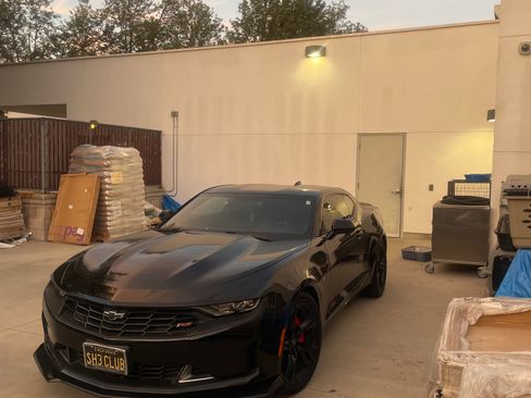 Used 2021 Chevrolet Camaro LT RWD image 5