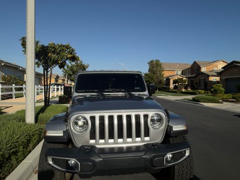 Used 2018 Jeep Wrangler Unlimited Sahara image 1