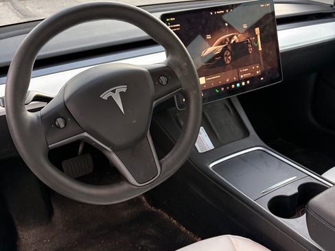 Used 2023 Tesla Model 3 Standard Range image 7