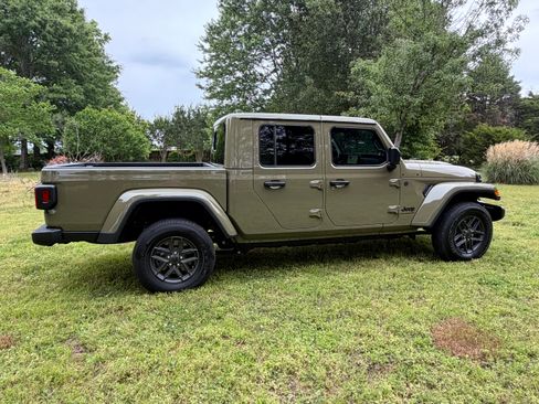 Used 2025 Jeep Gladiator Sport AWD/4WD image 8