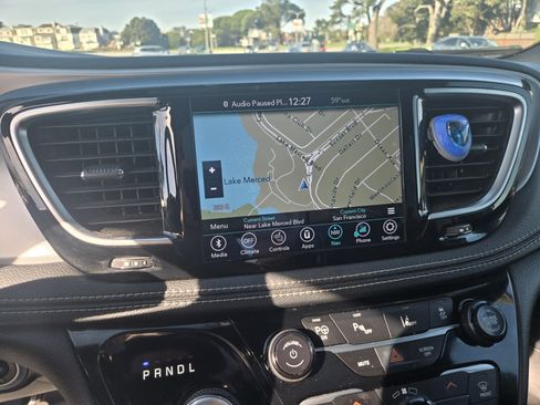 Used 2020 Chrysler Pacifica Limited w/ Advanced Safetytec Group image 12