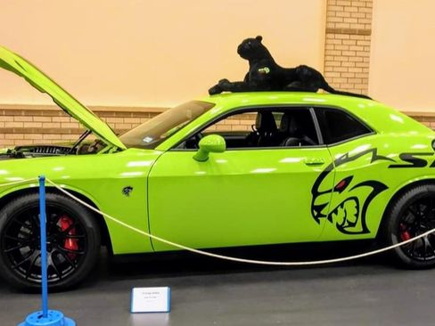 Used 2015 Dodge Challenger SRT Hellcat image 2