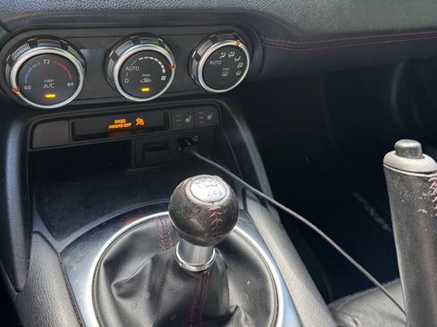 Used 2019 MAZDA MX-5 Miata Grand Touring w/ GT-S Package RWD image 14