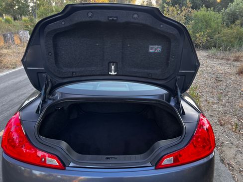 Used 2010 INFINITI G37 Journey w/ Premium Pkg image 11