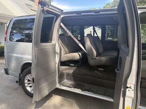 Used 2012 GMC Savana 1500 LT w/ LT Preferred Equipment Group AWD/4WD image 8