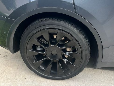 Used 2022 Tesla Model Y Long Range AWD/4WD image 13