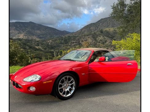 Used 2002 Jaguar XK8 Convertible image 4