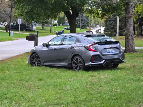 Used 2018 Honda Civic Sport image 14