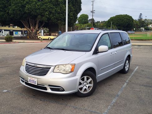 Used 2012 Chrysler Town & Country Touring w/ Entertainment Group #1 image 2