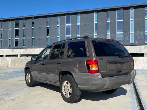 Used 2002 Jeep Grand Cherokee Laredo image 2
