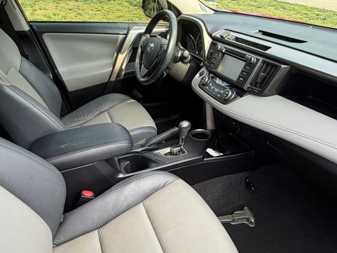 Used 2015 Toyota RAV4 Limited w/ Technology Package FWD image 9