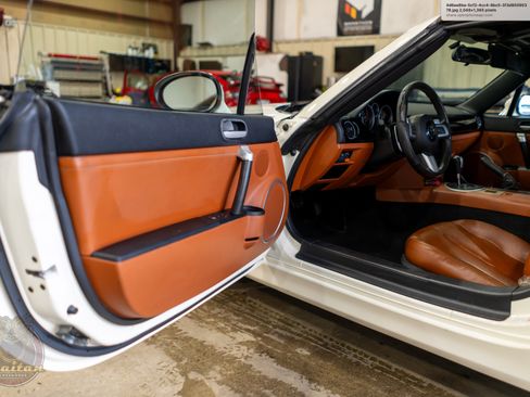 Used 2007 MAZDA MX-5 Miata Grand Touring w/ Premium Pkg image 12