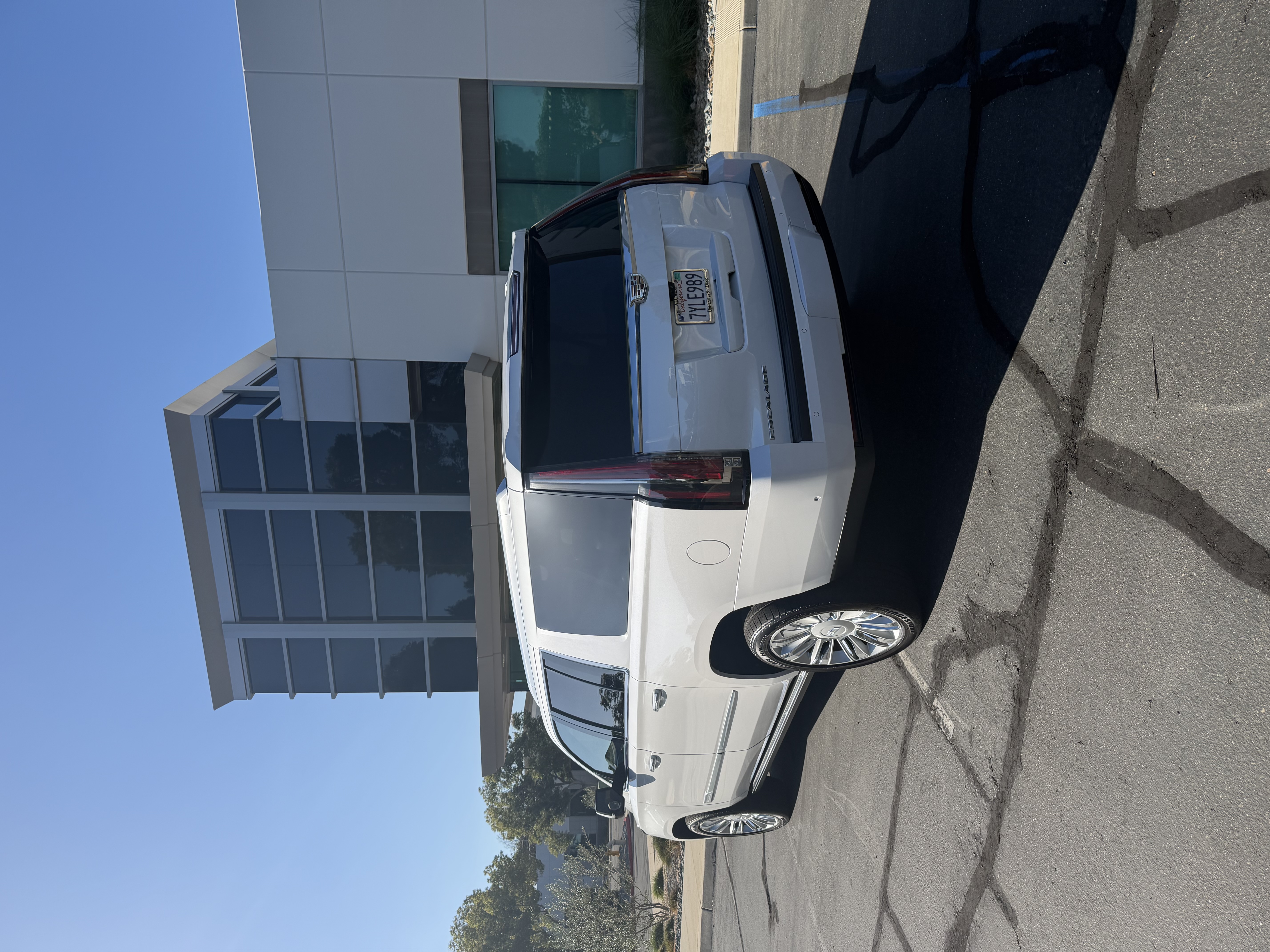 Used 2017 Cadillac Escalade ESV Platinum AWD/4WD image 5