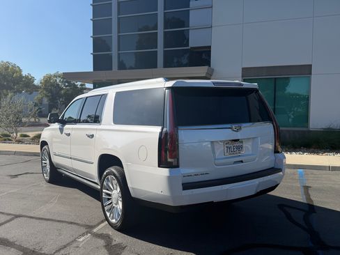 Used 2017 Cadillac Escalade ESV Platinum AWD/4WD image 5