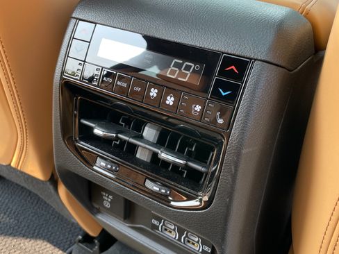 Used 2024 Jeep Grand Cherokee Summit AWD/4WD image 27